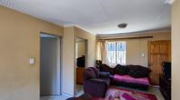 Lounges - 9 square meters of property in Glen Ridge (Gauteng - West)