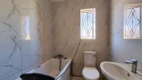 Bathroom 1 - 5 square meters of property in Glen Ridge (Gauteng - West)