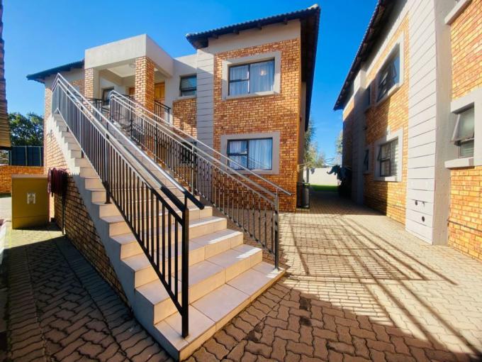 3 Bedroom Apartment for Sale For Sale in Helderwyk Estate - MR644796