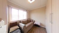 Bed Room 1 - 10 square meters of property in Woodview