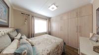 Bed Room 2 - 11 square meters of property in Woodview