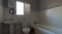 Bathroom 1 - 5 square meters of property in Amberfield