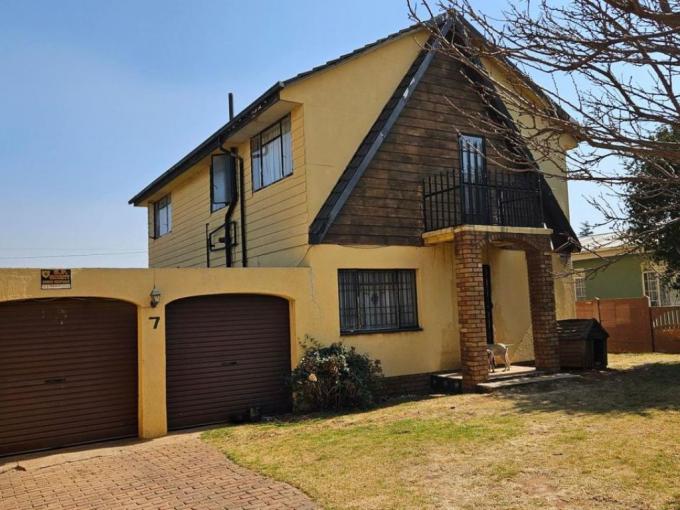 4 Bedroom House for Sale For Sale in Eldorado Park AH - MR644900