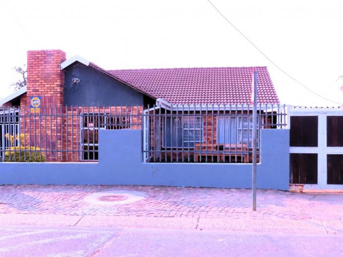 3 Bedroom House for Sale For Sale in Eersterust - MR644976