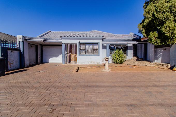 3 Bedroom House for Sale For Sale in Lenasia - MR645186