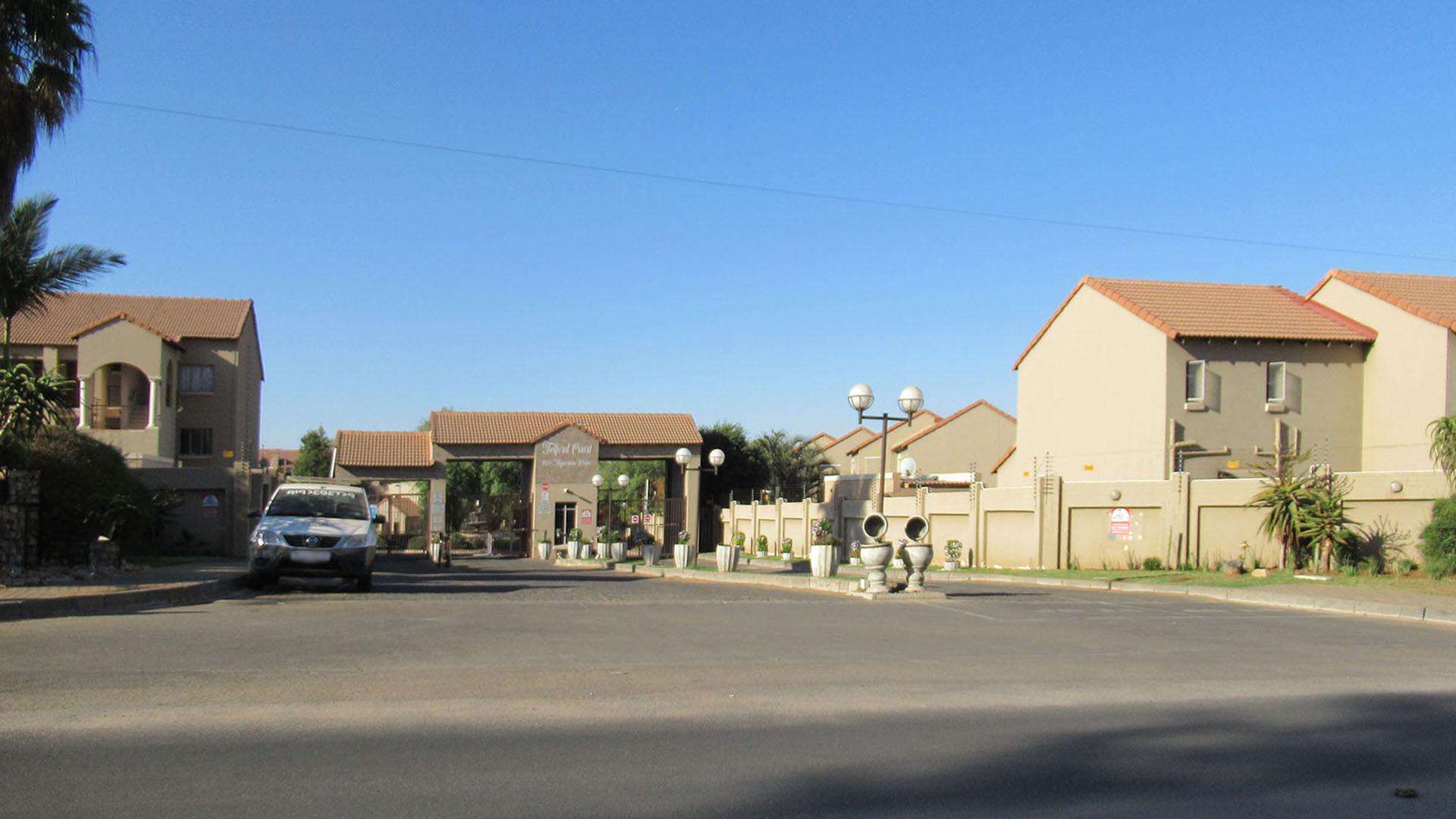 Front View of property in Noordhang