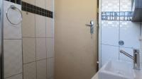 Bathroom 2 - 3 square meters of property in Kew