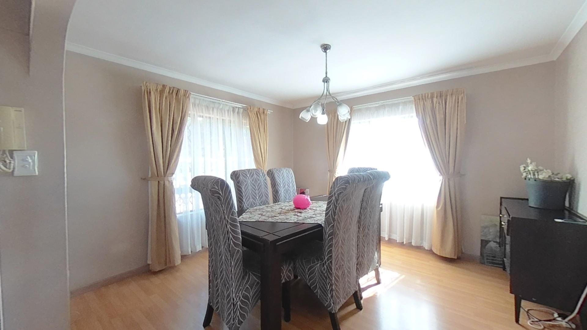 Dining Room - 16 square meters of property in Chatsworth - KZN