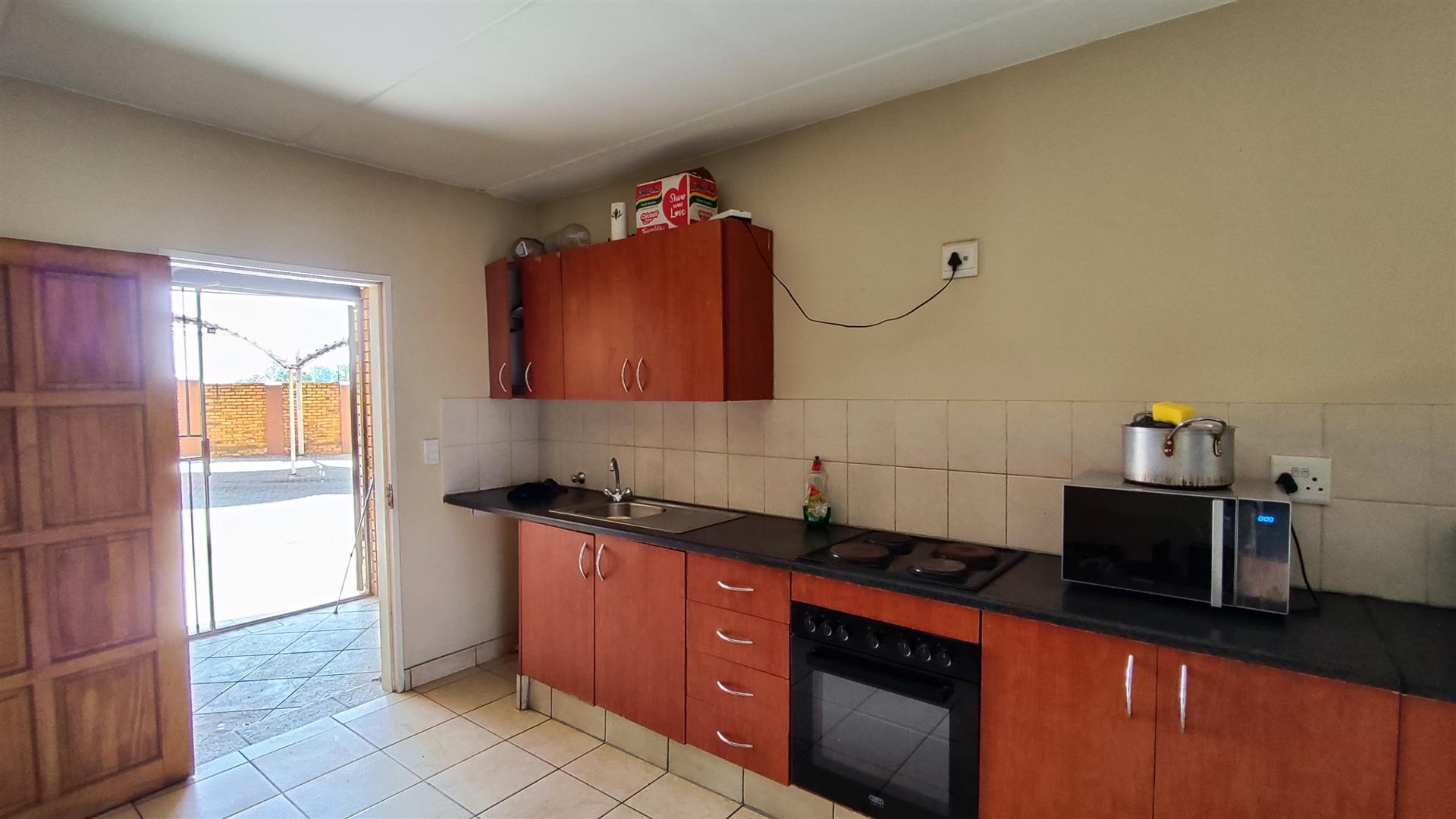 Kitchen - 9 square meters of property in Honey Park