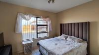 Bed Room 1 - 14 square meters of property in Honey Park