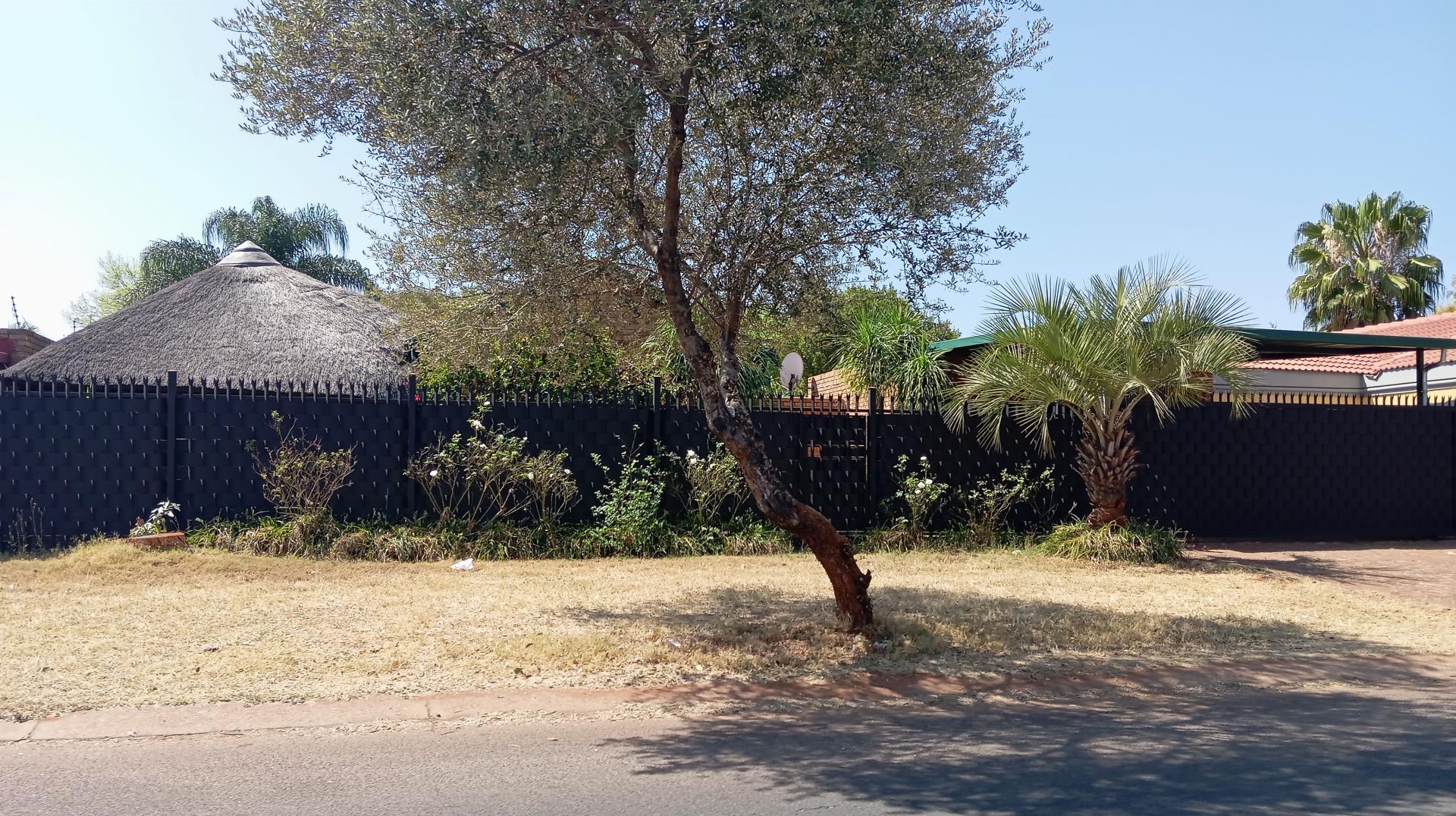 Front View of property in Doornpoort