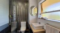 Bathroom 1 - 6 square meters of property in Ferndale - JHB