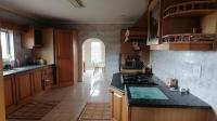 Kitchen of property in Flamingo Heights