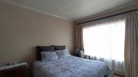 Bed Room 1 - 13 square meters of property in Mondeor