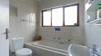 Bathroom 1 - 5 square meters of property in Mondeor