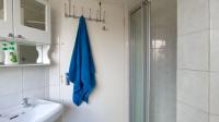 Bathroom 1 - 5 square meters of property in Mondeor