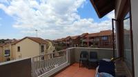 Balcony - 12 square meters of property in Mondeor