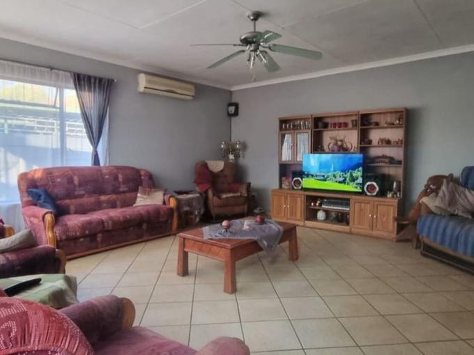 4 Bedroom House for Sale For Sale in Fauna Park - MR645739