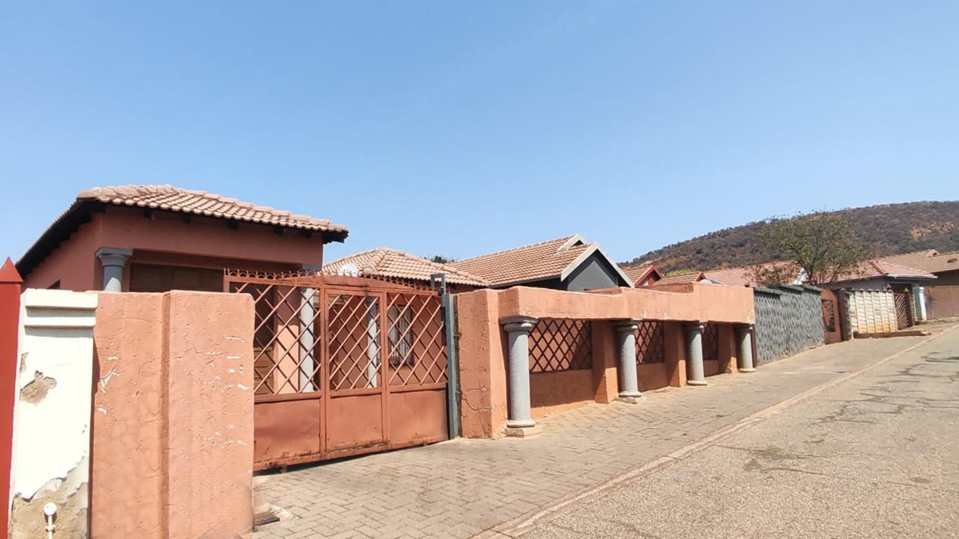 Front View of property in Tlhabane West