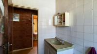 Bathroom 2 - 5 square meters of property in Bonaero Park