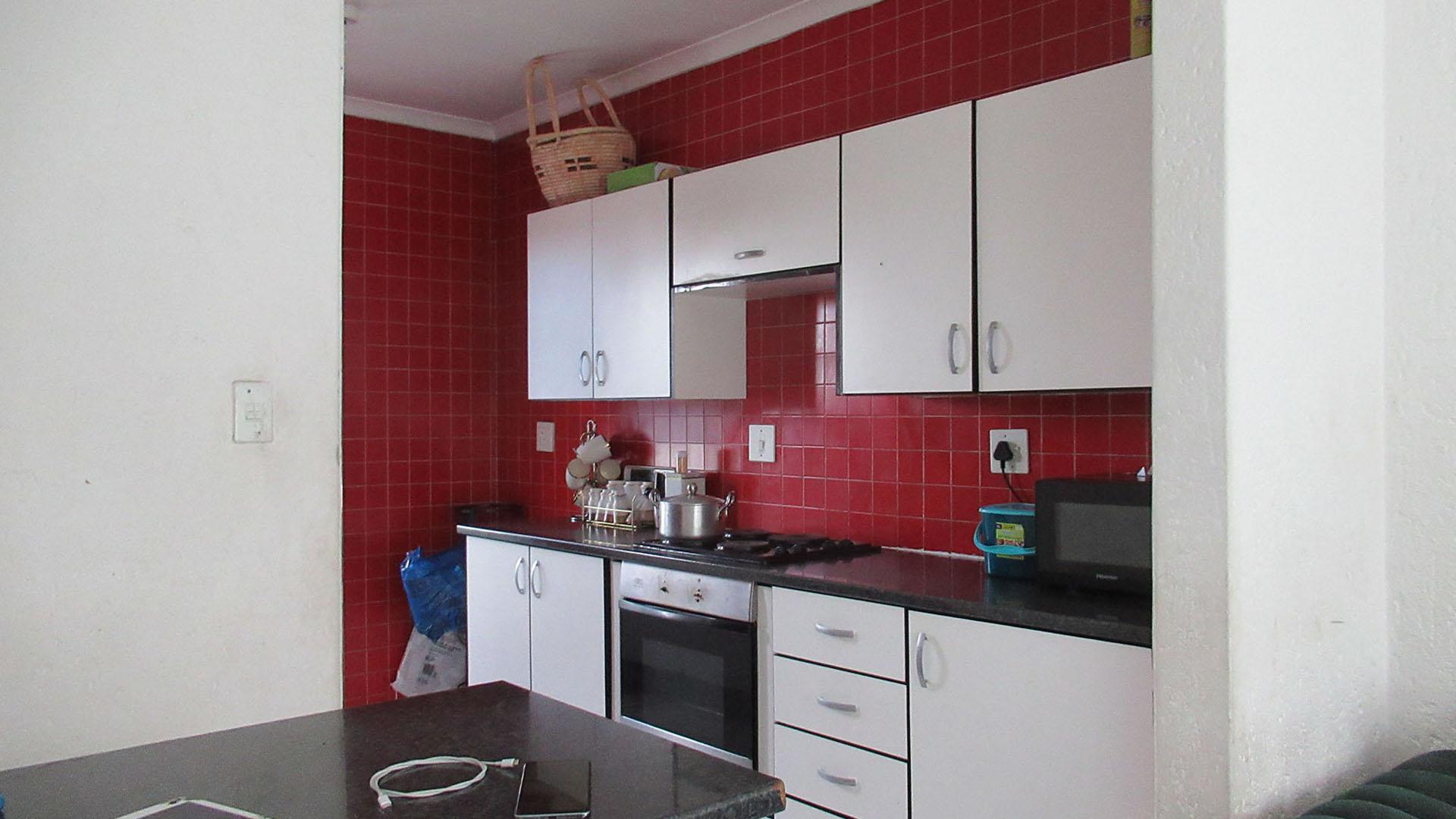 Kitchen - 10 square meters of property in Kibler Park