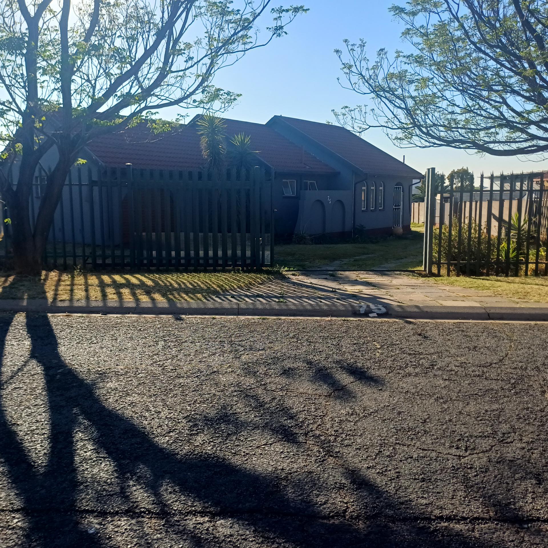 Front View of property in Mayberry Park