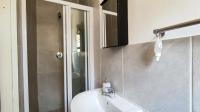 Main Bathroom - 4 square meters of property in Groblerpark