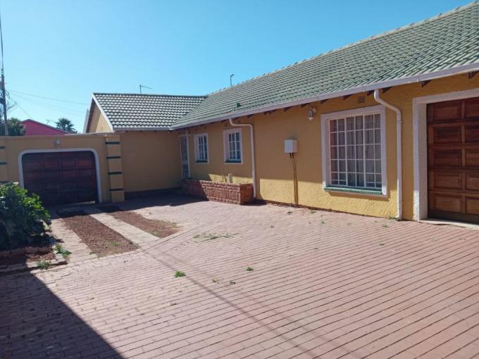 3 Bedroom House for Sale For Sale in Lenasia South - MR645904