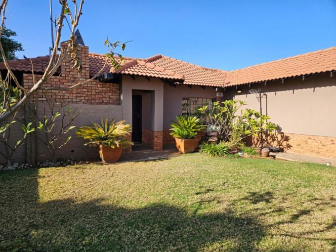 3 Bedroom House for Sale For Sale in Waterval East - MR646075