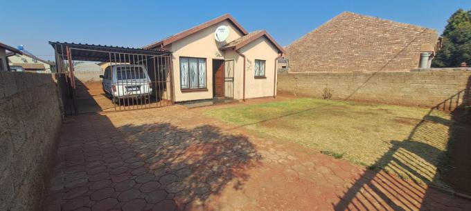 2 Bedroom House for Sale For Sale in Soshanguve East - MR646093