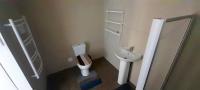 Main Bathroom of property in Oakdale