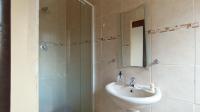 Main Bathroom - 3 square meters of property in Mondeor