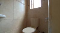 Main Bathroom - 3 square meters of property in Mondeor