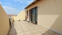 Balcony - 19 square meters of property in Mondeor