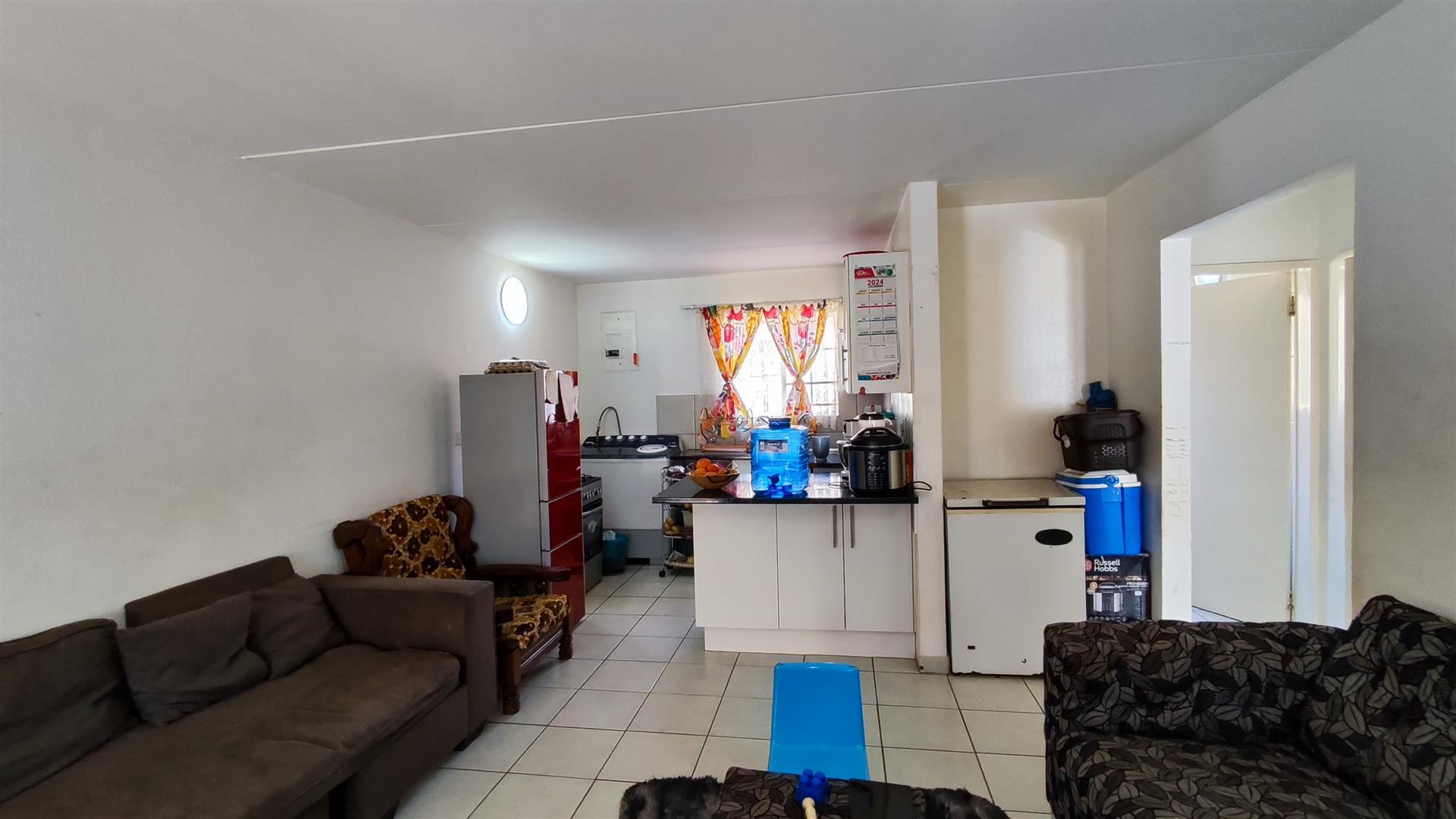 Lounges - 26 square meters of property in Glenmarais (Glen Marais)