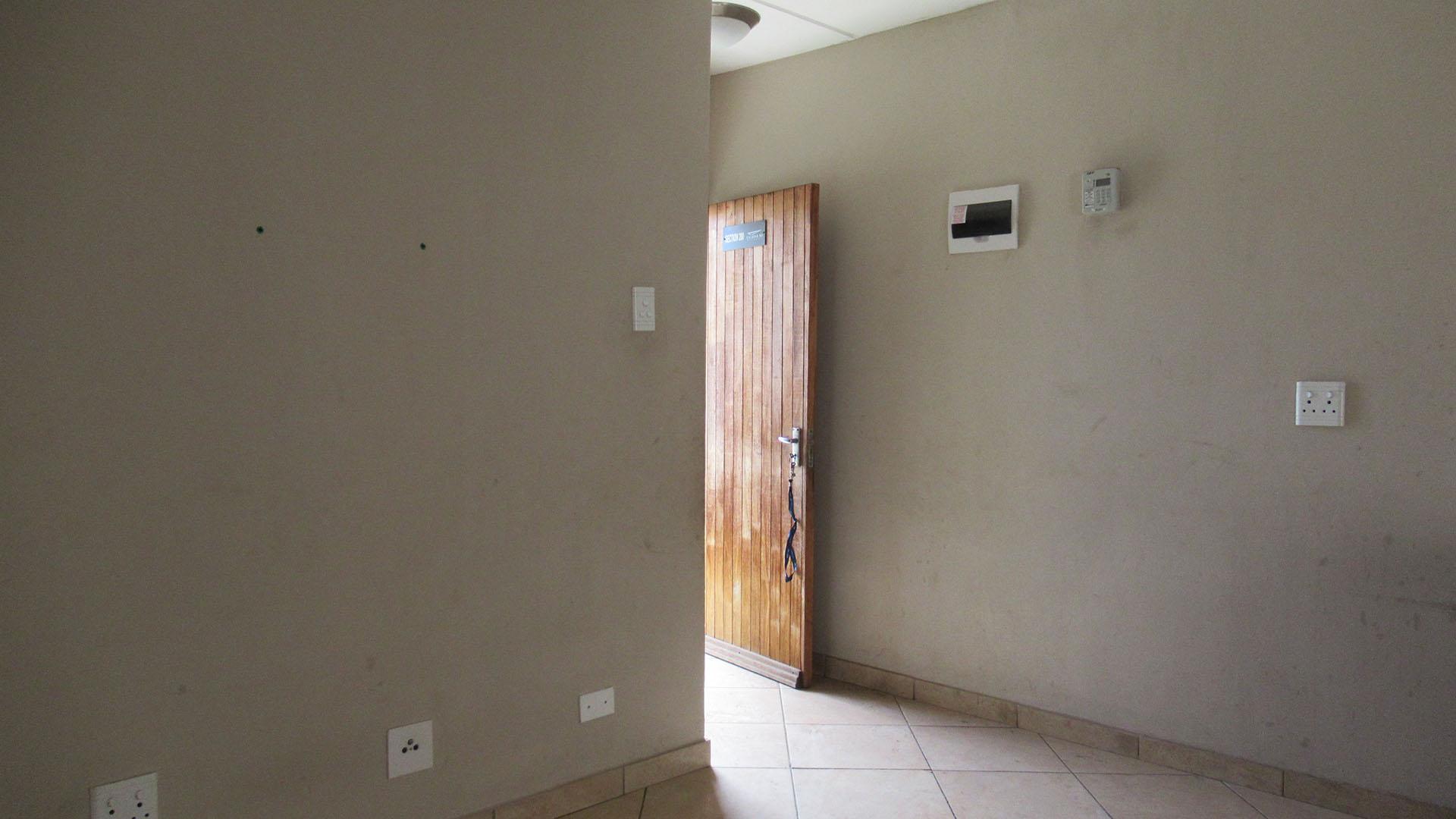 Lounges - 13 square meters of property in Jabulani