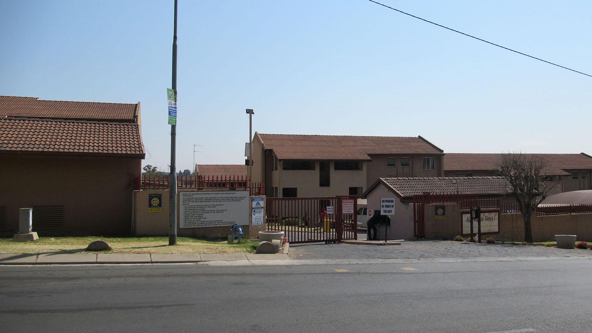 Front View of property in Alan Manor