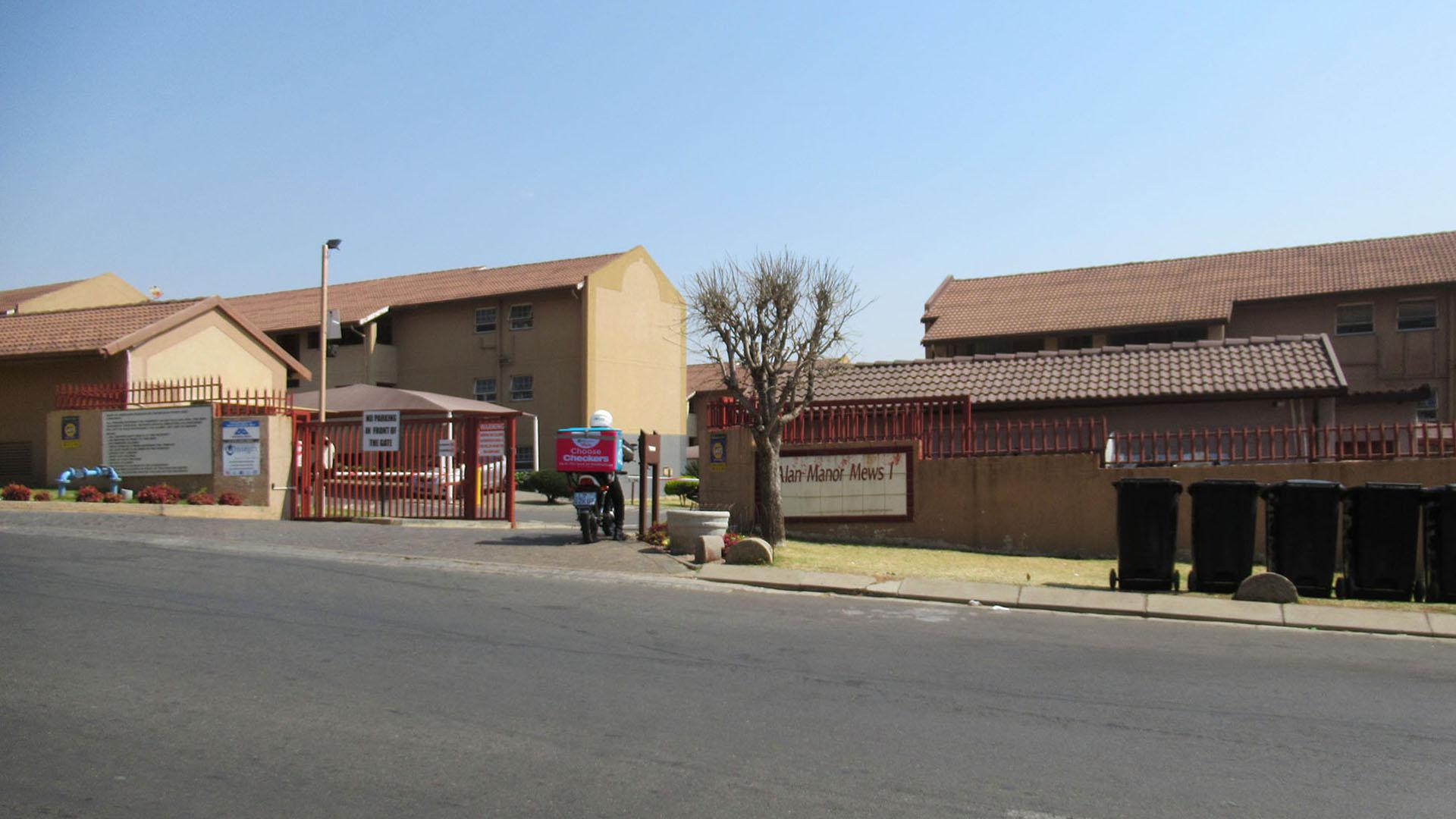 Front View of property in Alan Manor