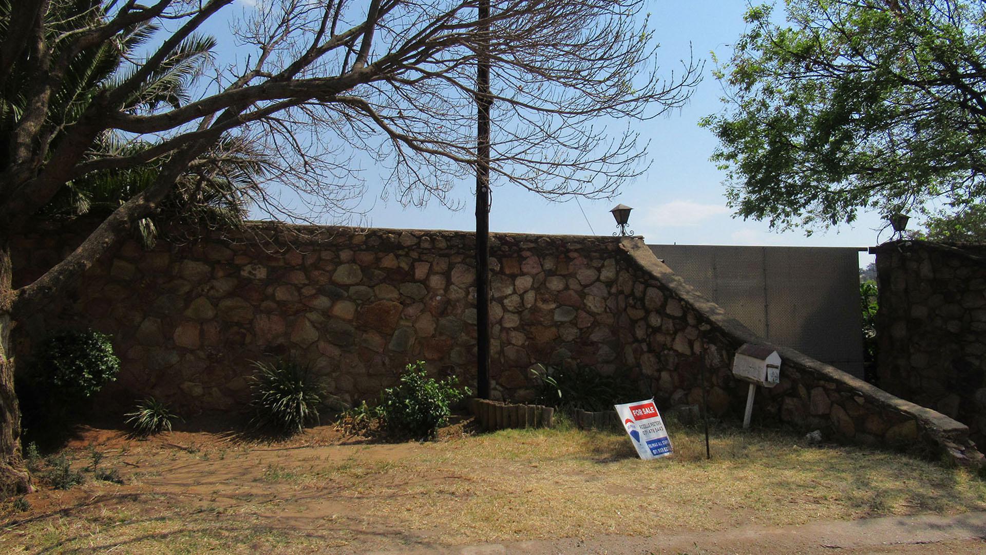 Front View of property in Oakdene