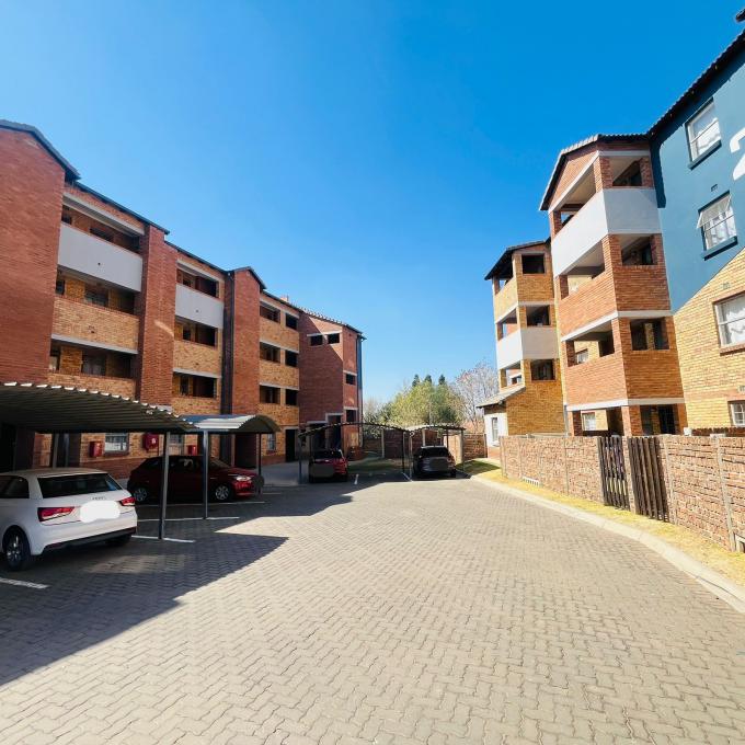 2 Bedroom Apartment for Sale For Sale in Heuweloord - MR646380