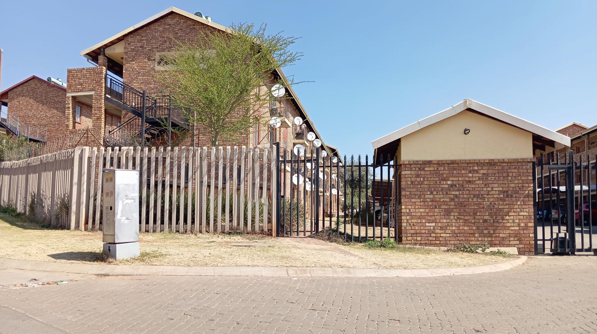 Front View of property in Lotus Gardens