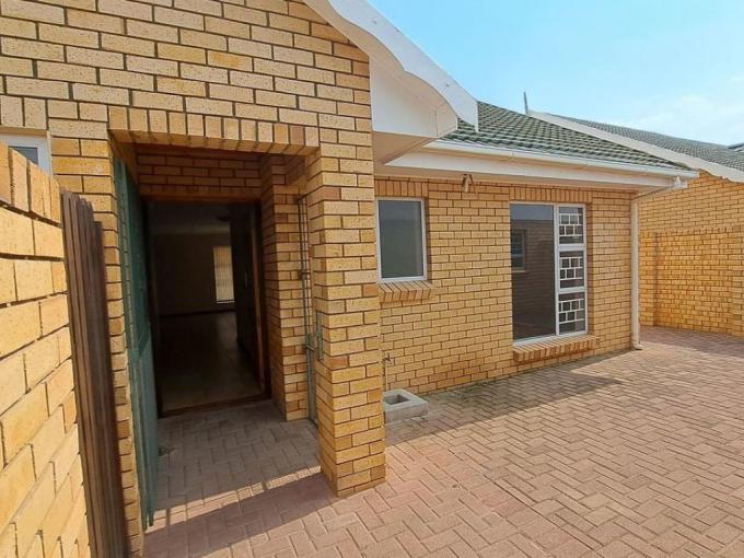 3 Bedroom House for Sale For Sale in Oudtshoorn - MR646412