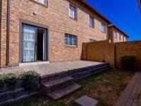 3 Bedroom 2 Bathroom Simplex for Sale for sale in Kosmosdal