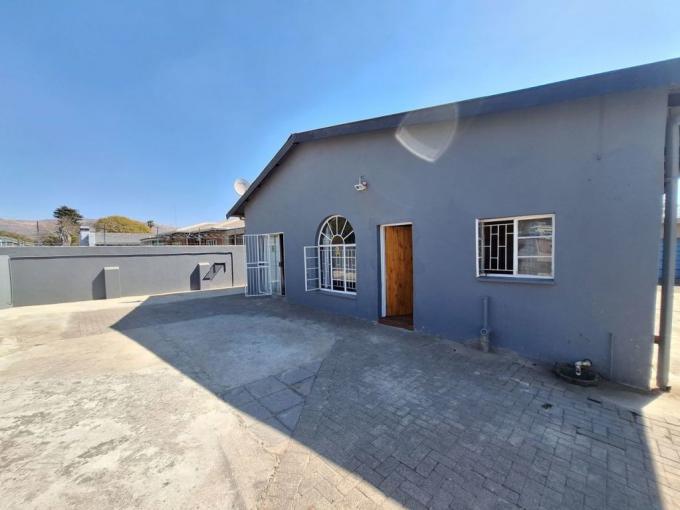 6 Bedroom House for Sale For Sale in Protea Park Remove - MR646476