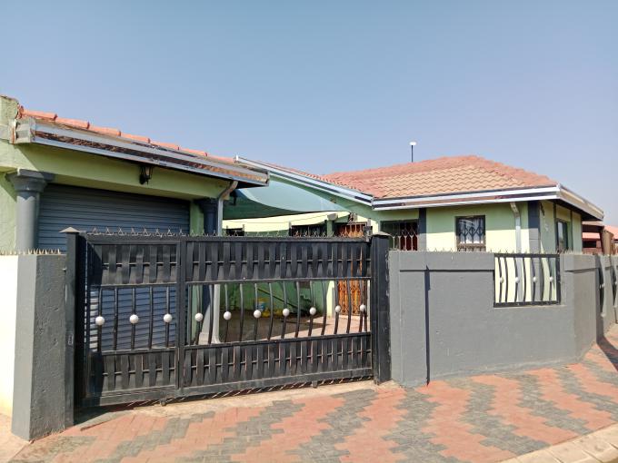 3 Bedroom House for Sale For Sale in Soshanguve East - MR646541