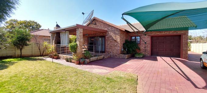 3 Bedroom Duet for Sale For Sale in Rietfontein - MR646564