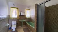 Bathroom 1 - 11 square meters of property in Vanderbijlpark