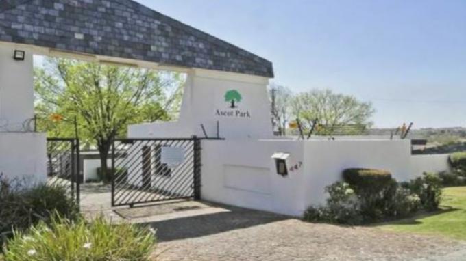 SA Home Loans Sale in Execution 2 Bedroom Sectional Title for Sale in Corlett Gardens - MR646578