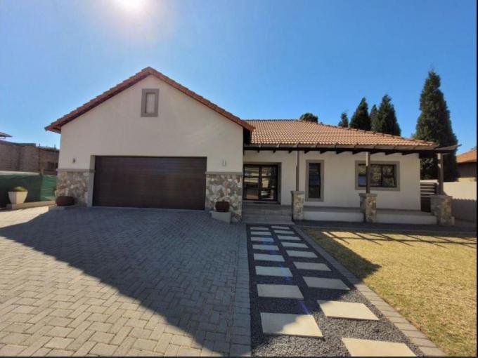 4 Bedroom House for Sale For Sale in Vanderbijlpark - MR646598