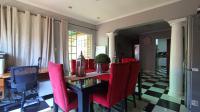 Dining Room - 19 square meters of property in Die Hoewes